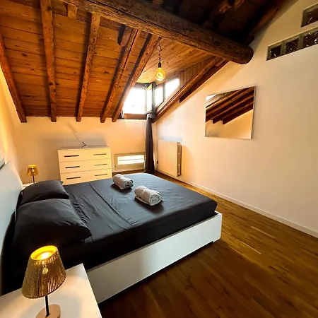 Loft Mansardato Sullo Skyline Di بيرغامو