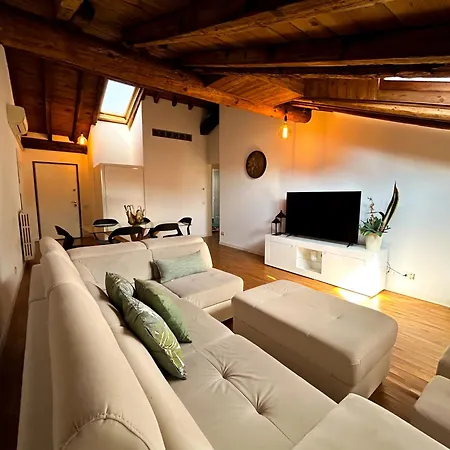 شقة Loft Mansardato Sullo Skyline Di بيرغامو