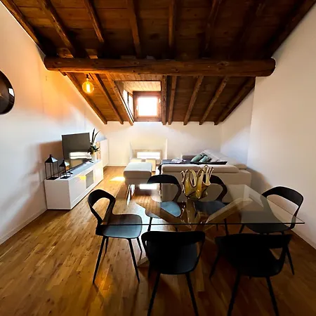 Loft Mansardato Sullo Skyline Di شقة *