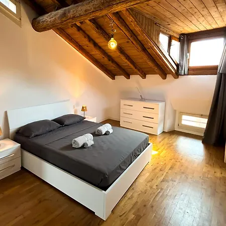 Loft Mansardato Sullo Skyline Di شقة *