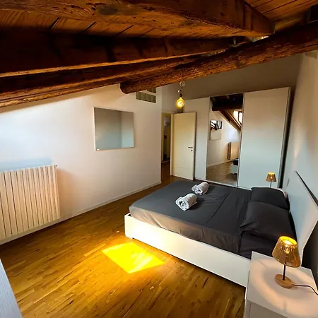 Loft Mansardato Sullo Skyline Di شقة *