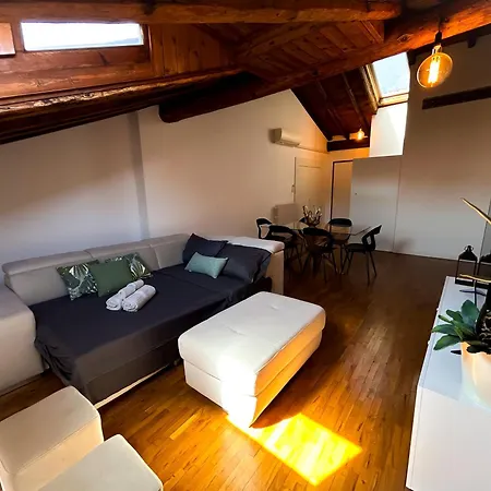 Loft Mansardato Sullo Skyline Di