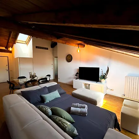 Loft Mansardato Sullo Skyline Di شقة بيرغامو