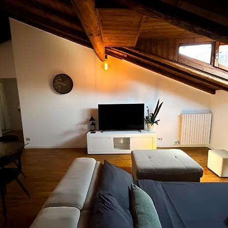 Loft Mansardato Sullo Skyline Di *