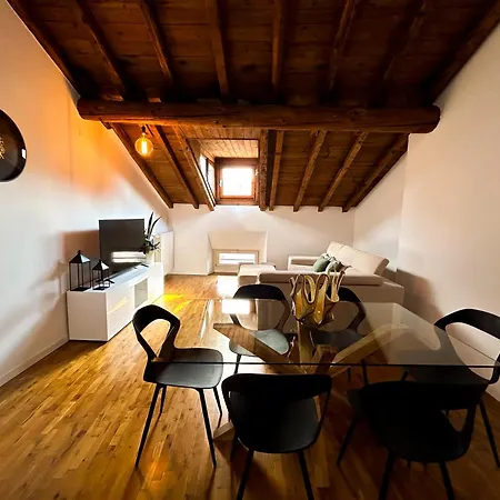 Loft Mansardato Sullo Skyline Di